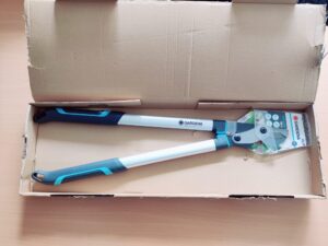 Gardena EnergyCut 750 B Astschere in der Verpackung