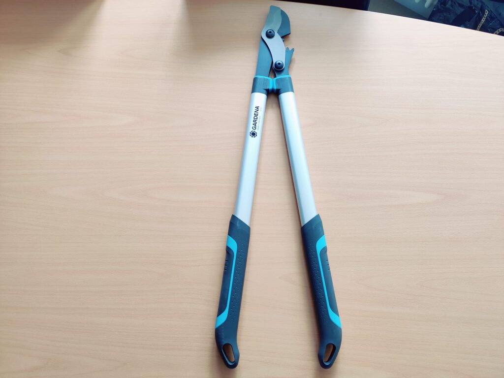 Gardena EnergyCut 750 B Astschere von vorne