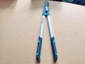 Gardena EnergyCut 750 B Astschere von vorne