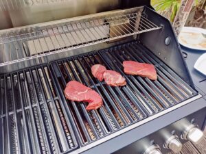 BURNHARD Big FRED Deluxe Series 4 Gasgrill Steak-Test