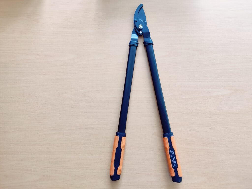 BLACK+DECKER 8711252234533 Astschere von vorne