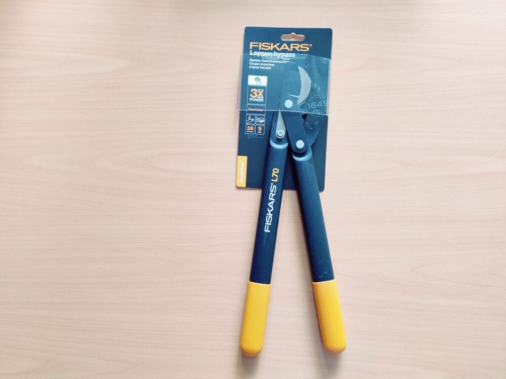 Fiskars PowerGear II L70 Astschere ausgepackt