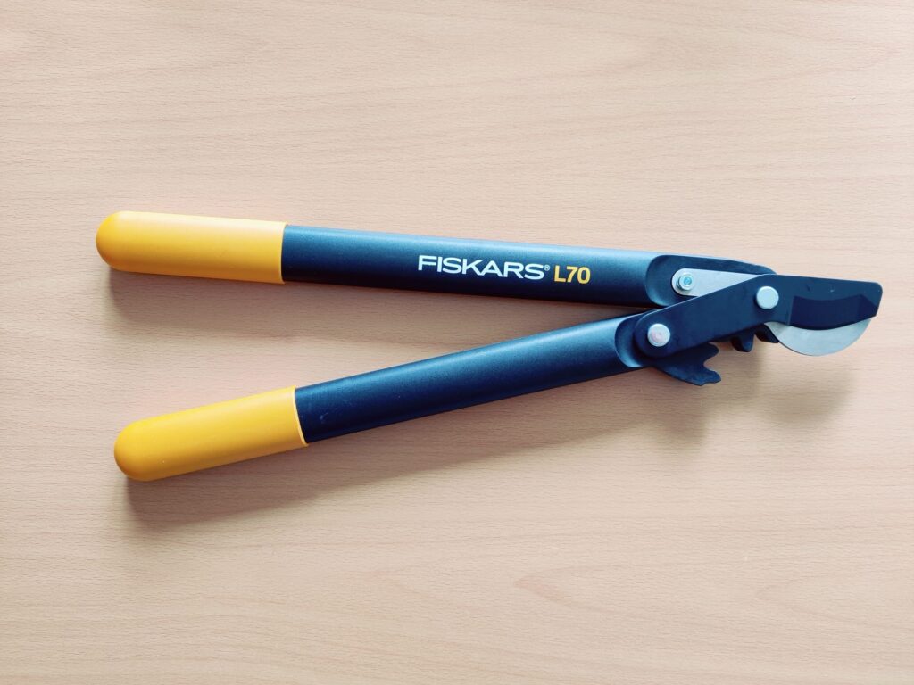 Fiskars PowerGear II L70 Astschere von oben