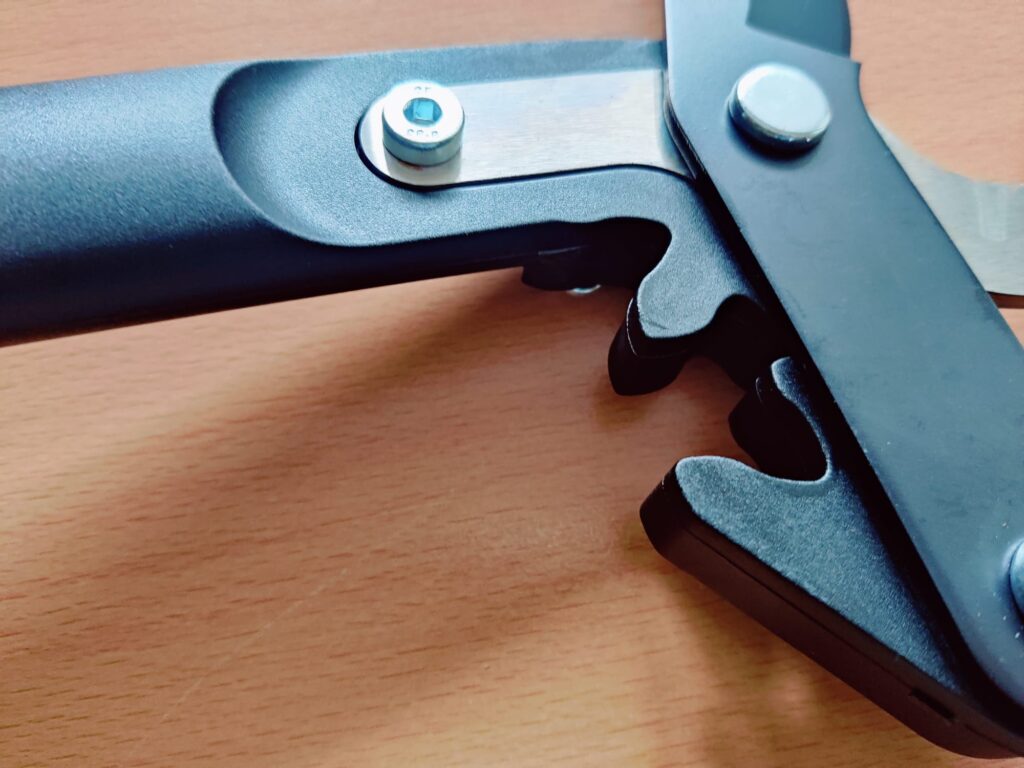 Fiskars PowerGear II L70 Astschere Hebel