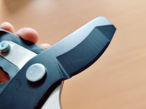 Fiskars PowerGear II L70 Astschere obere Klinge