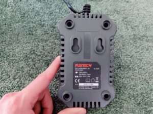 FUXTEC FX-E2LBS Laubsauger Ladegerät Rückseite