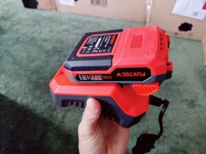 FUXTEC FX-E2LBS Laubsauger Akku Aufladung