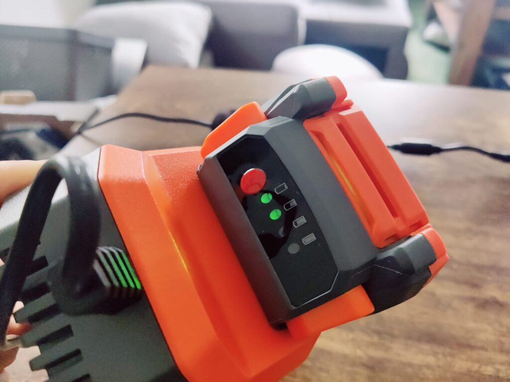 FUXTEC FX-E2LBS Laubsauger Akku Ladestandsanzeige
