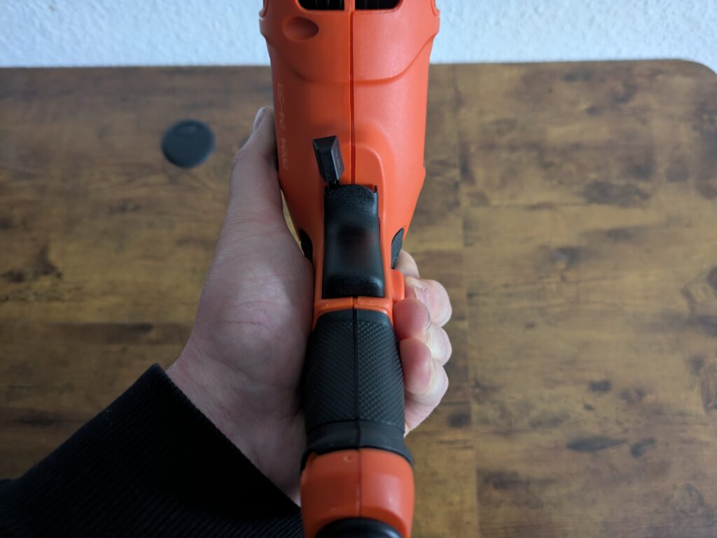BLACK+DECKER BEH200K-QS Schlagbohrmaschine von vorne Griffbereich