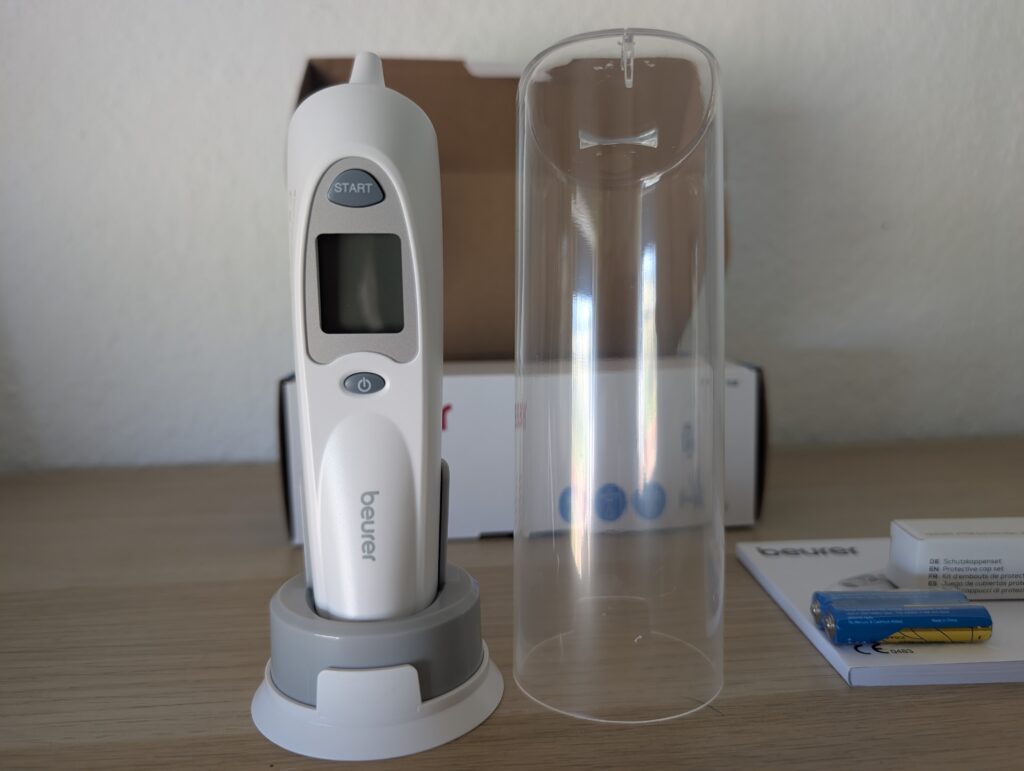 Beurer FT 58 Ohrthermometer Ansicht im Ständer von vorn