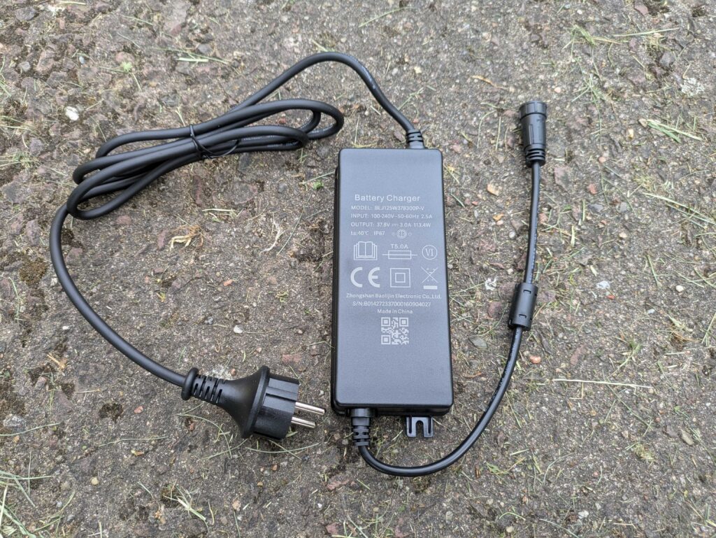 ECOVACS Goat A1600 LiDAR PRO Mähroboter Ladekabel