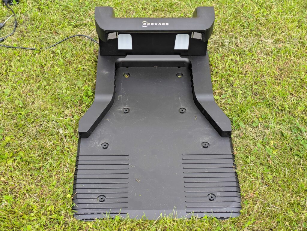 ECOVACS Goat A1600 LiDAR PRO Mähroboter Ladestation von vorne