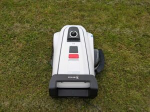 ECOVACS Goat A1600 LiDAR PRO Mähroboter in der Ladestation (4)
