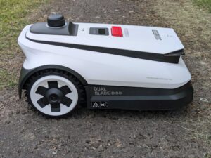 ECOVACS Goat A1600 LiDAR PRO Mähroboter von links