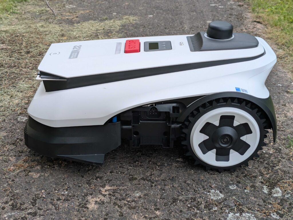 ECOVACS Goat A1600 LiDAR PRO Mähroboter von rechts