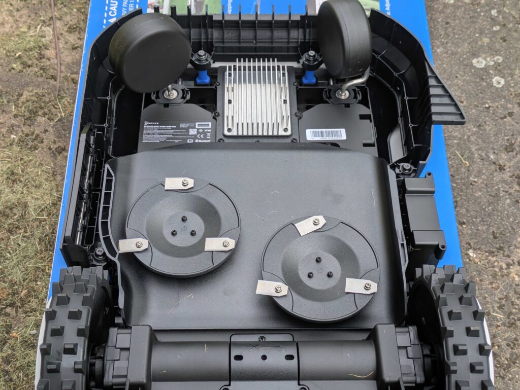 ECOVACS Goat A1600 LiDAR PRO Mähroboter von unten (2)