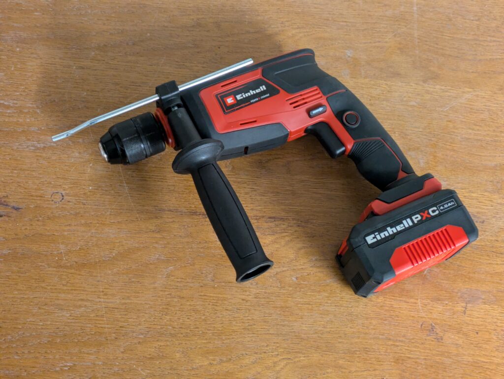 Einhell TE-ID 18 Li-Solo Schlagbohrmaschine im Einsatz
