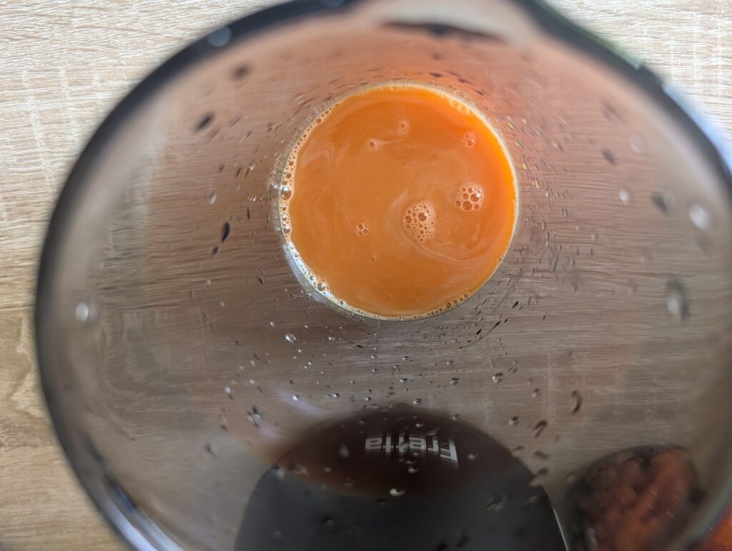 Fretta-Slow-Juicer Möhren entsaftet