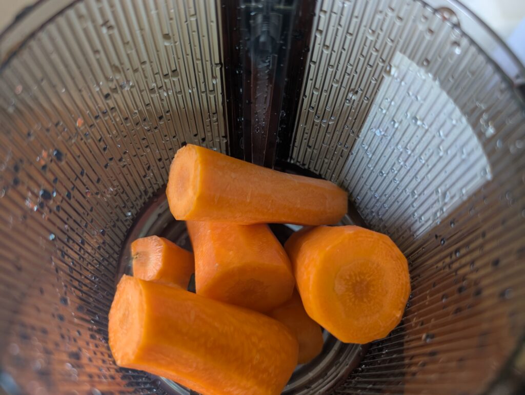 Fretta-Slow-Juicer Möhren im Entsafter