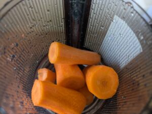 Fretta-Slow-Juicer Möhren im Entsafter