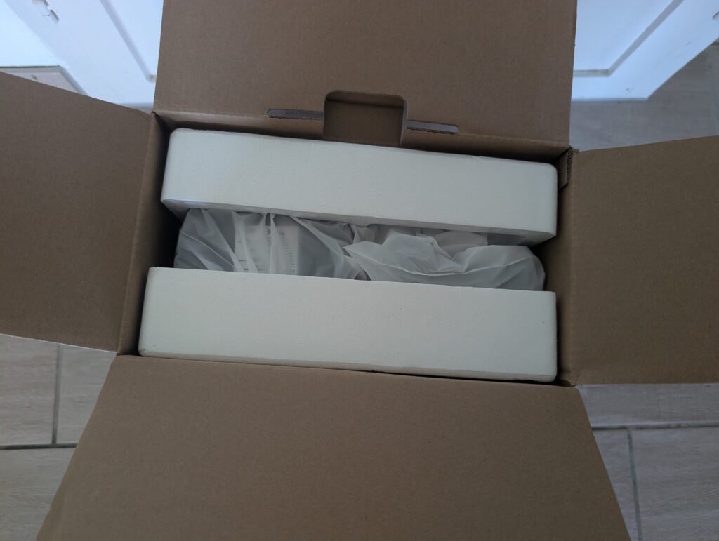 Fretta-Slow-Juicer Verpackung geöffnet