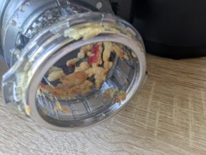 Fretta-Slow-Juicer nach Entsaften des Apfels 2