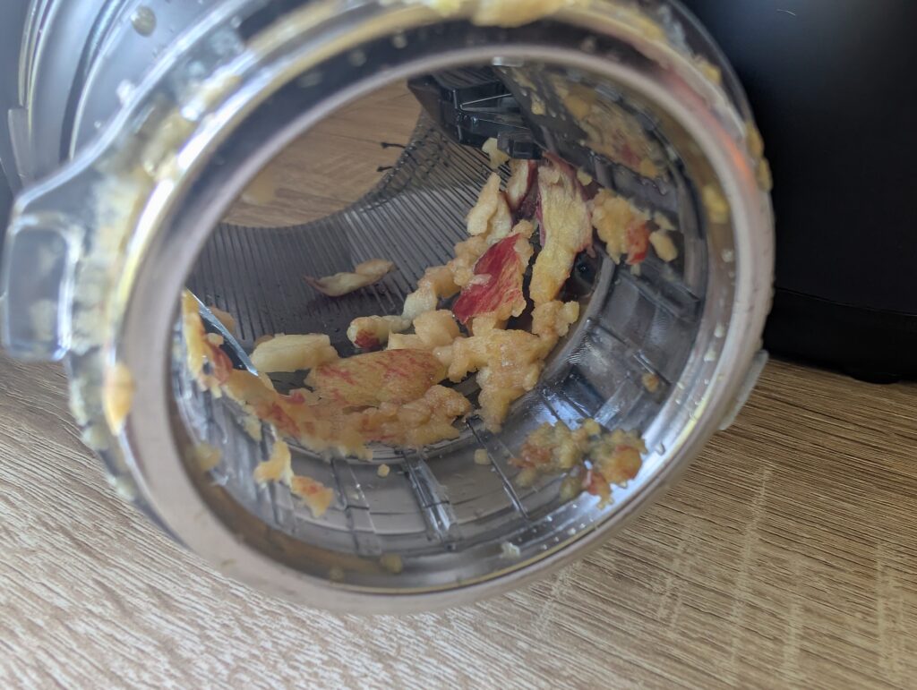 Fretta-Slow-Juicer nach Entsaften des Apfels 3