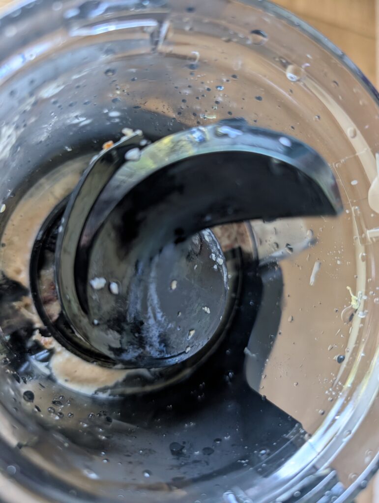 Fretta-Slow-Juicer nach dem Auspressen der Mandeln 2