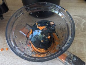 Fretta-Slow-Juicer nach dem Entsaften der Möhren 3