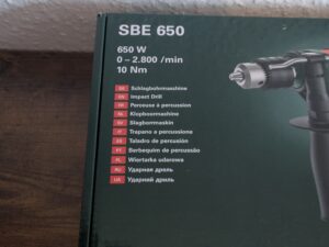 Karton der Metabo SBE 650 Schlagbohrmaschine in der Nahansicht