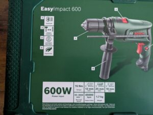Koffer der Bosch EasyImpact 600 Schlagbohrmaschine von hinten nahansicht
