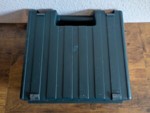 Koffer der Bosch Professional GSB 16 RE Schlagbohrmaschine von hinten