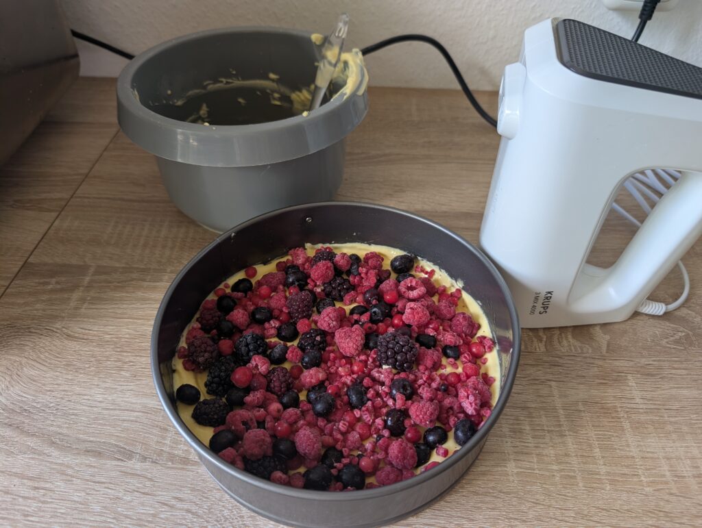 Krups 3 Mix 4000 Handmixer mit vorbereitetem Kuchen