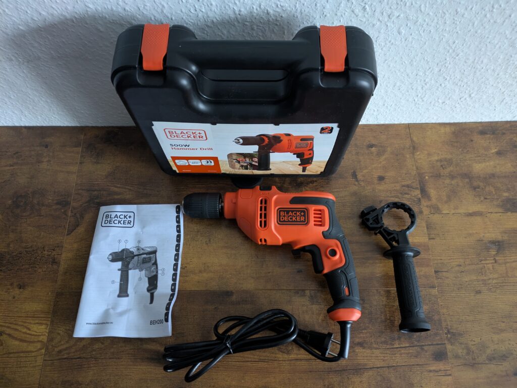Lieferumfang der BLACK+DECKER BEH200K-QS Schlagbohrmaschine