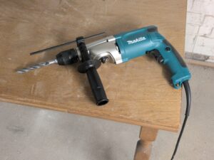 Makita HP2051FJ Schlagbohrmaschine im Einsatz (2)