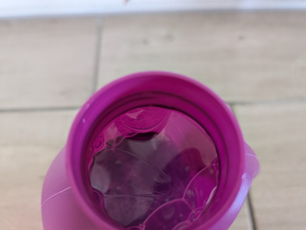 Perwoll Blütenrausch Waschmittel Blick in die Flasche