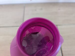 Perwoll Blütenrausch Waschmittel Blick in die Flasche