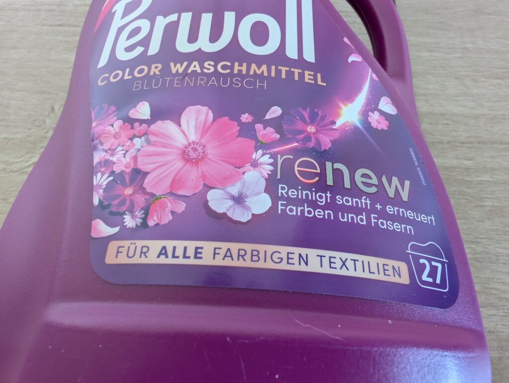 Perwoll Blütenrausch Waschmittel Flasche von vorn Detail