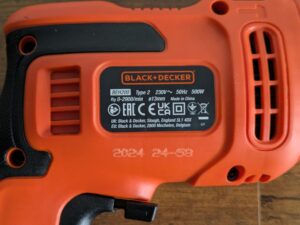 Typschild der BLACK+DECKER BEH200K-QS Schlagbohrmaschine