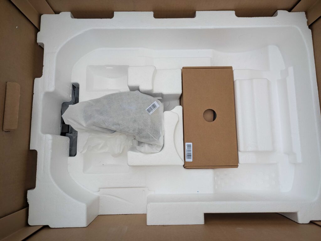 Verpackung des ECOVACS Goat A1600 LiDAR PRO Mähroboters geöffnet (2)