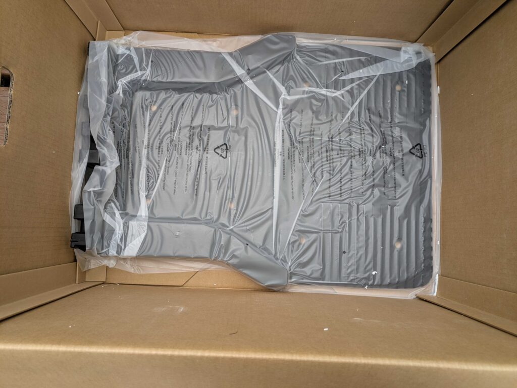 Verpackung des ECOVACS Goat A1600 LiDAR PRO Mähroboters geöffnet (4)