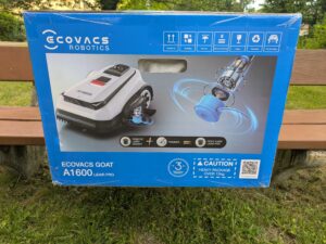 Verpackung des ECOVACS Goat A1600 LiDAR PRO Mähroboters von Links