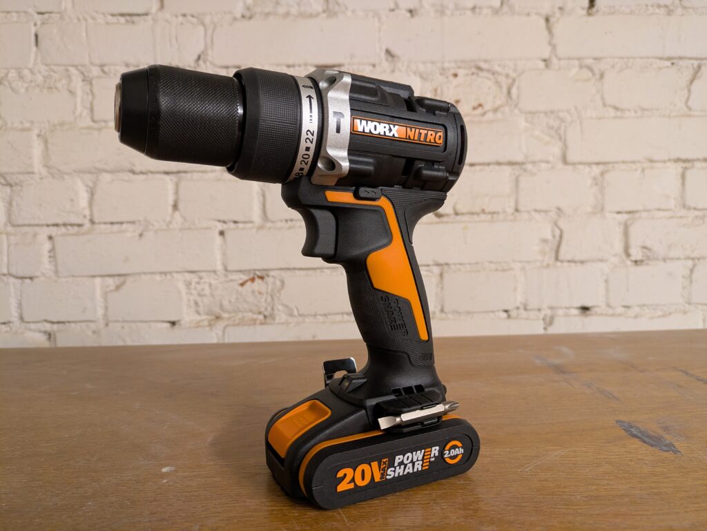 WORX NITRO WX352.4 Schlagbohrmaschine im Einsatz