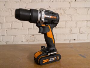WORX NITRO WX352.4 Schlagbohrmaschine im Einsatz
