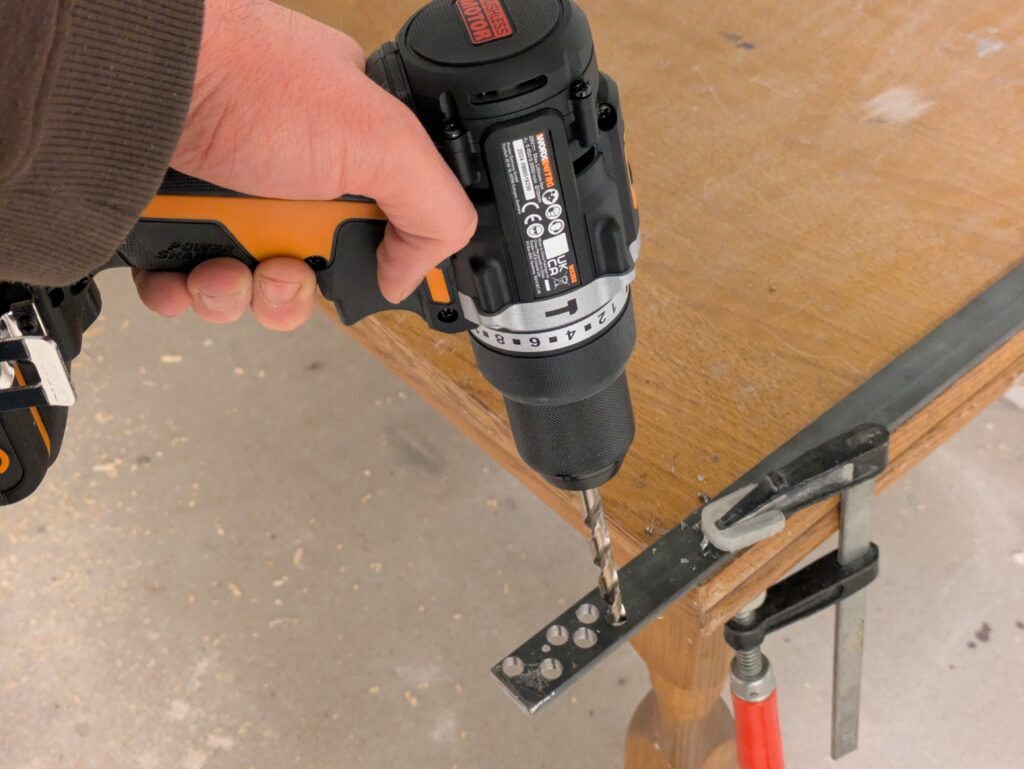 WORX NITRO WX352.4 Schlagbohrmaschine im Einsatz (5)