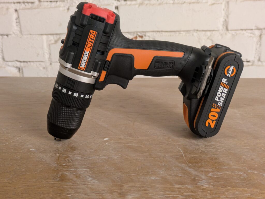 WORX NITRO WX355.9 Schlagbohrmaschine im Einsatz (2)