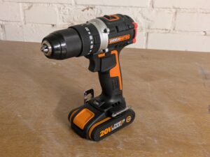 WORX NITRO WX355.9 Schlagbohrmaschine im Einsatz (3)