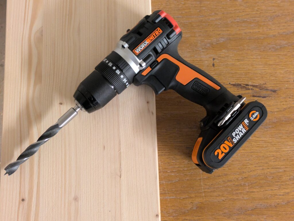 WORX NITRO WX355.9 Schlagbohrmaschine im Einsatz (5)