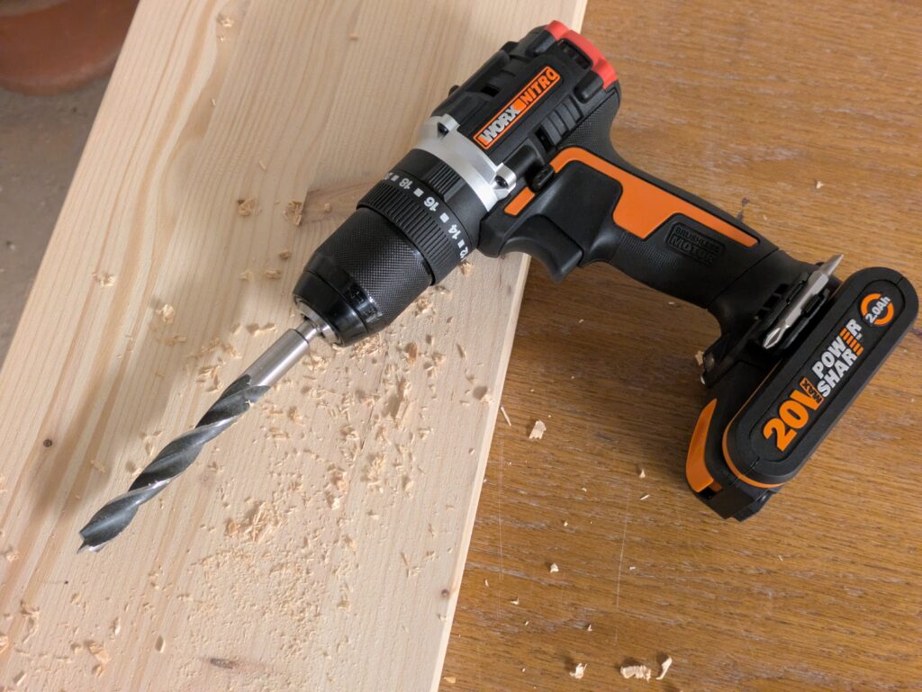 WORX NITRO WX355.9 Schlagbohrmaschine im Einsatz (6)