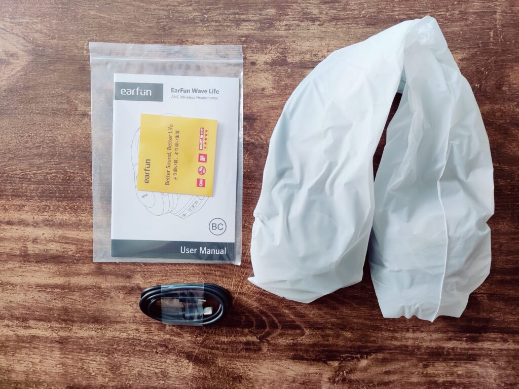 EarFun Wave Life Over-Ear-Kopfhörer mit Zubehör
